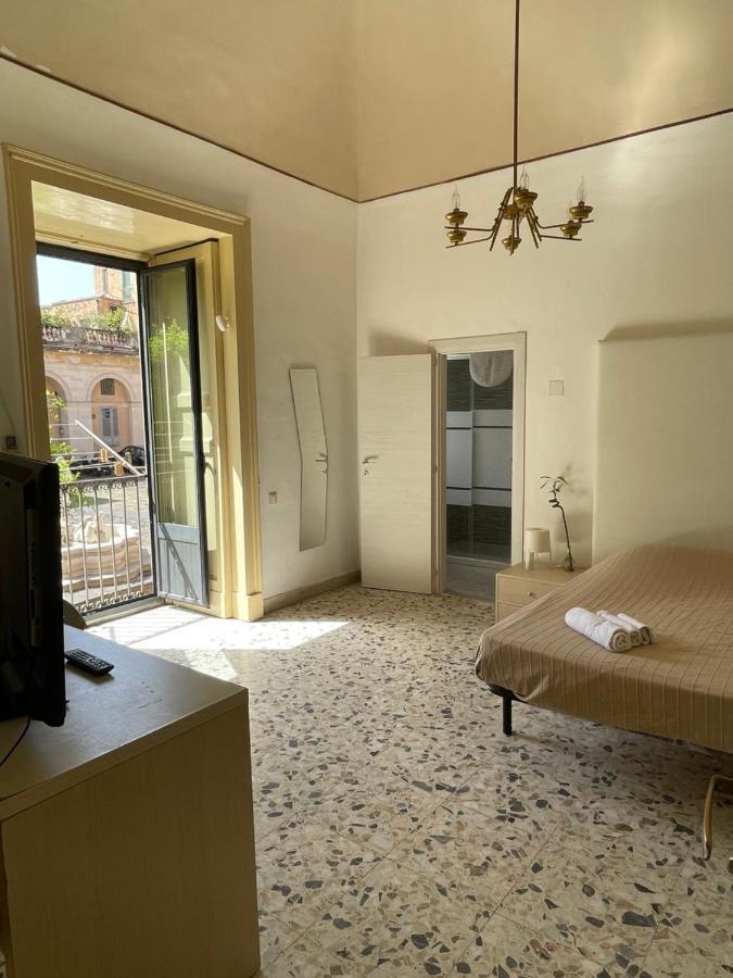 Bed And Books Isabella Bed and Breakfast Catania Eksteriør billede
