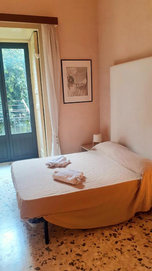 Bed And Books Isabella Bed and Breakfast Catania Eksteriør billede