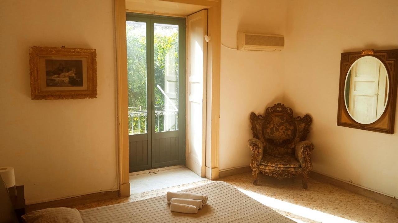 Bed And Books Isabella Bed and Breakfast Catania Eksteriør billede