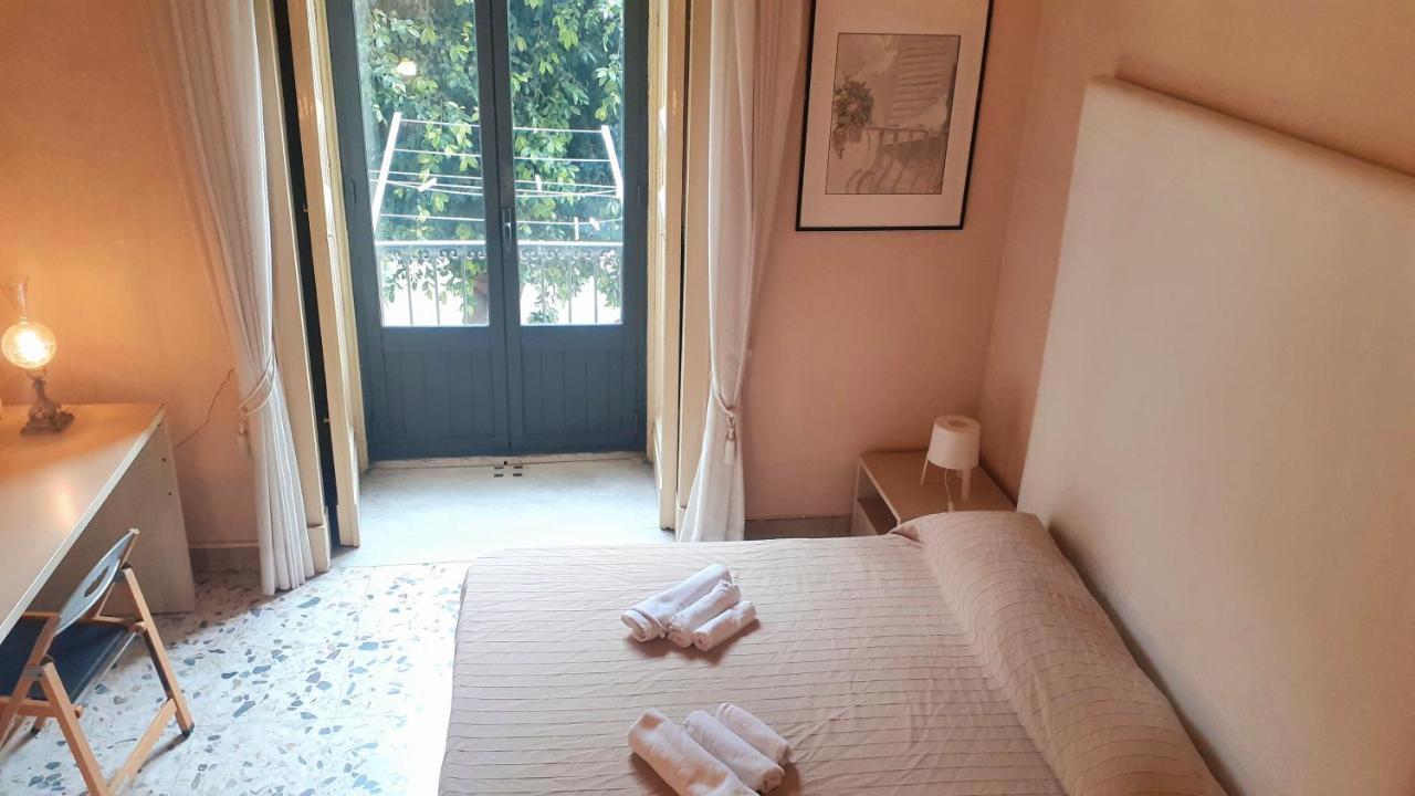 Bed And Books Isabella Bed and Breakfast Catania Eksteriør billede